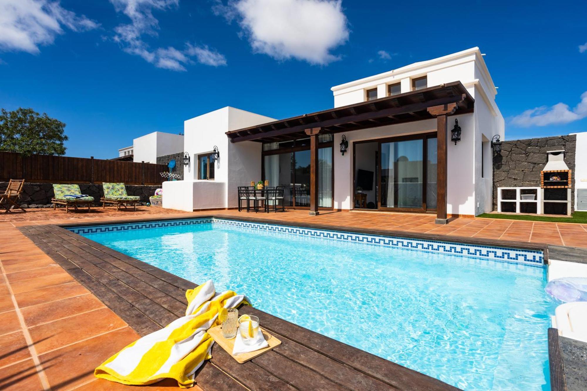 Villa Montanablanca Private Heated Pool & Stunning Views